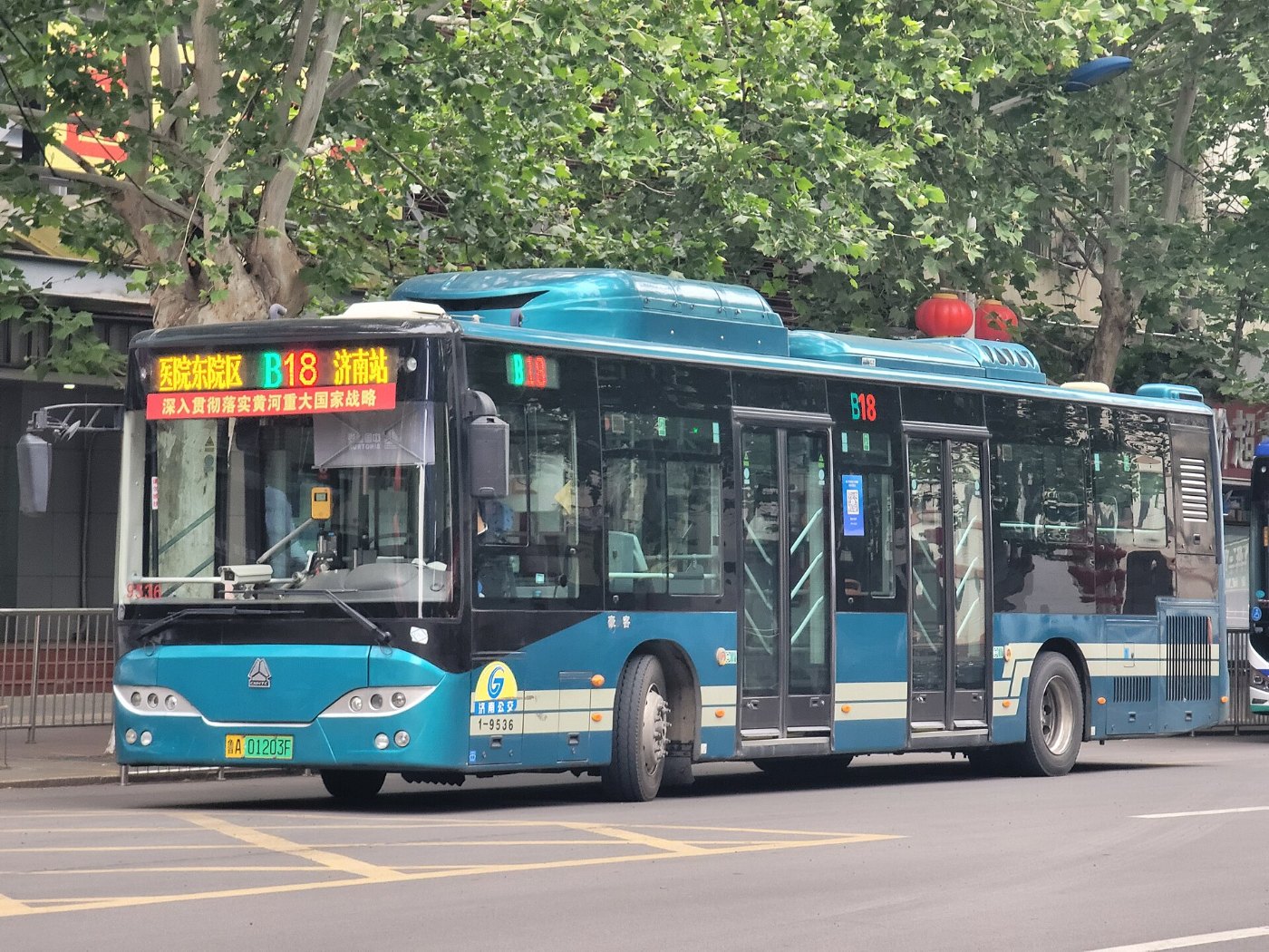 1 9536 at Jinan Railway Station ()