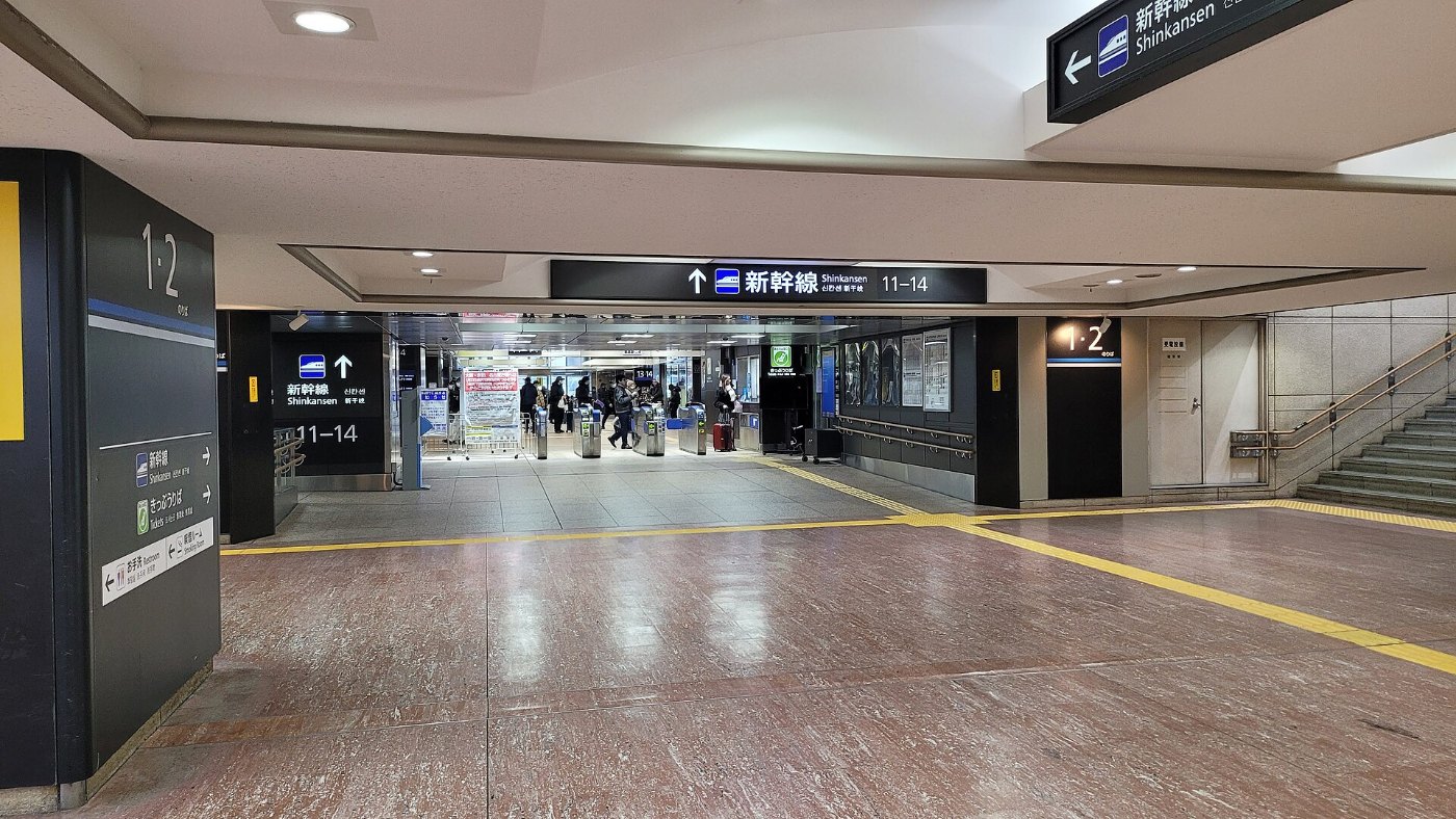 Kanazawa Station Shinkansen Transfer Gate
