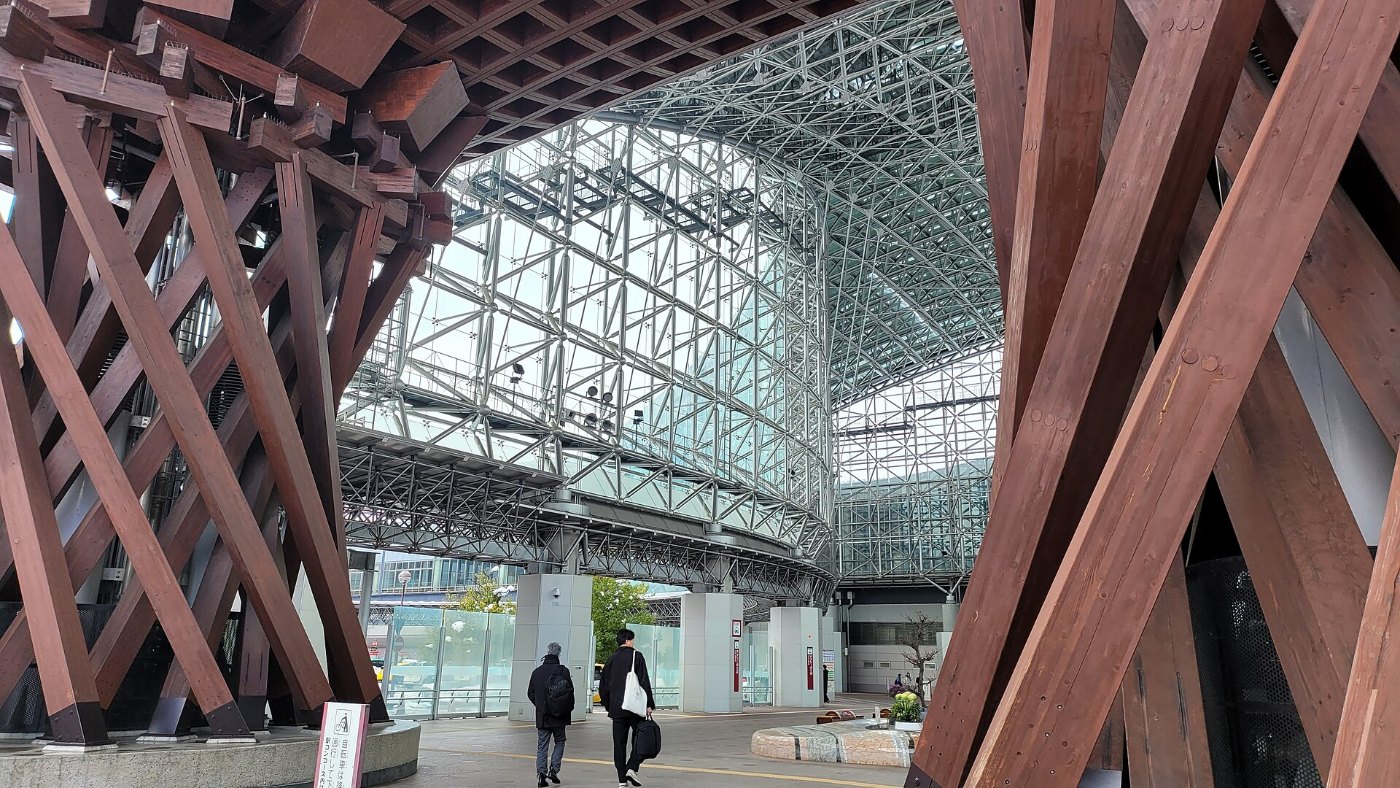 Kanazawa Station East Exit 01