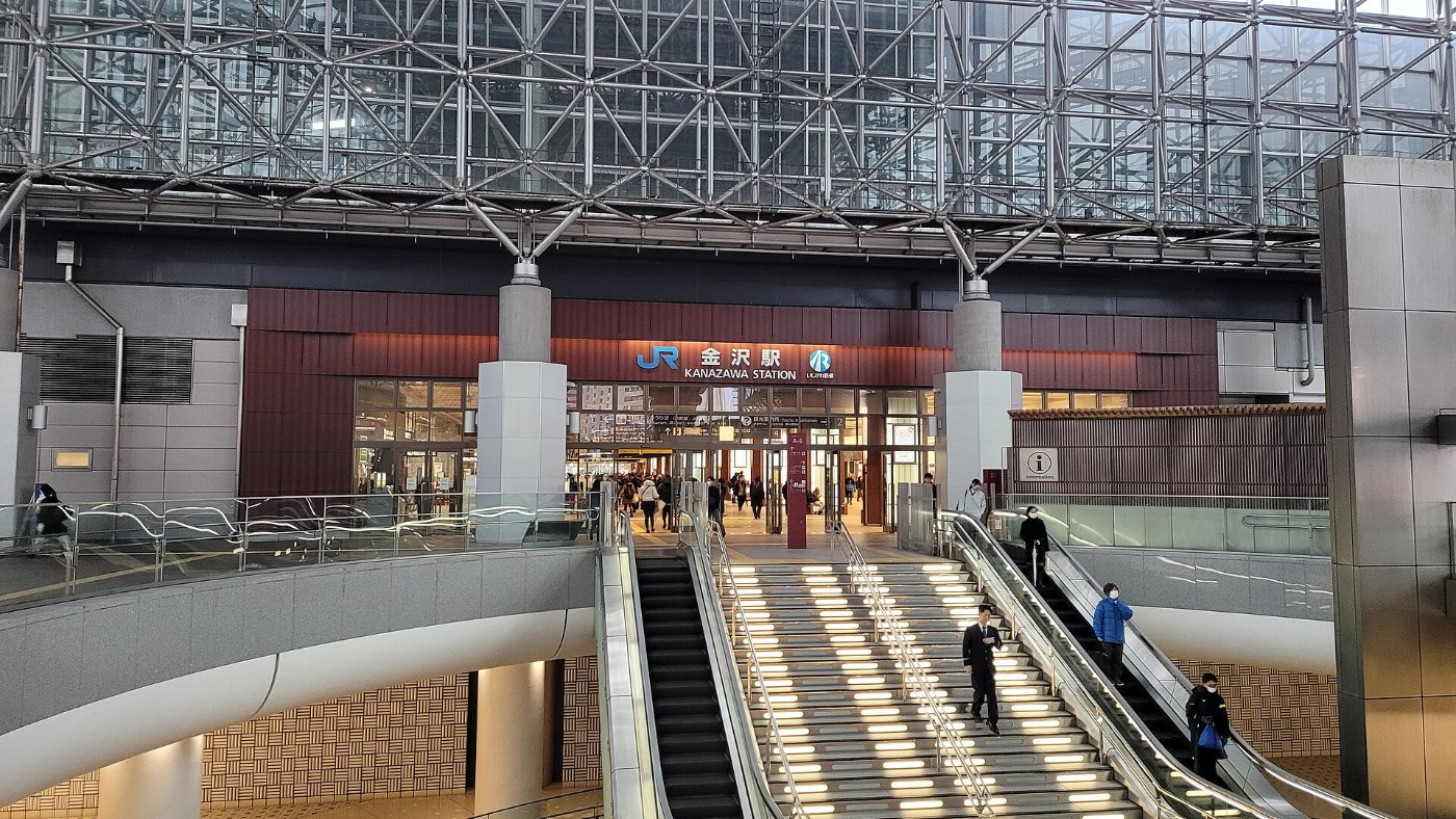 Kanazawa Station East Exit 03