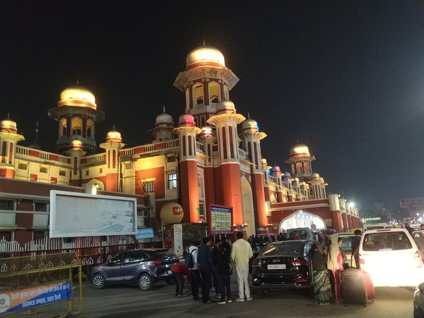 Lko charbagh railway station 1