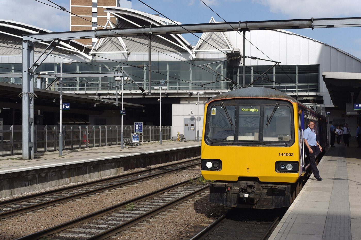 Leeds railway station MMB 12