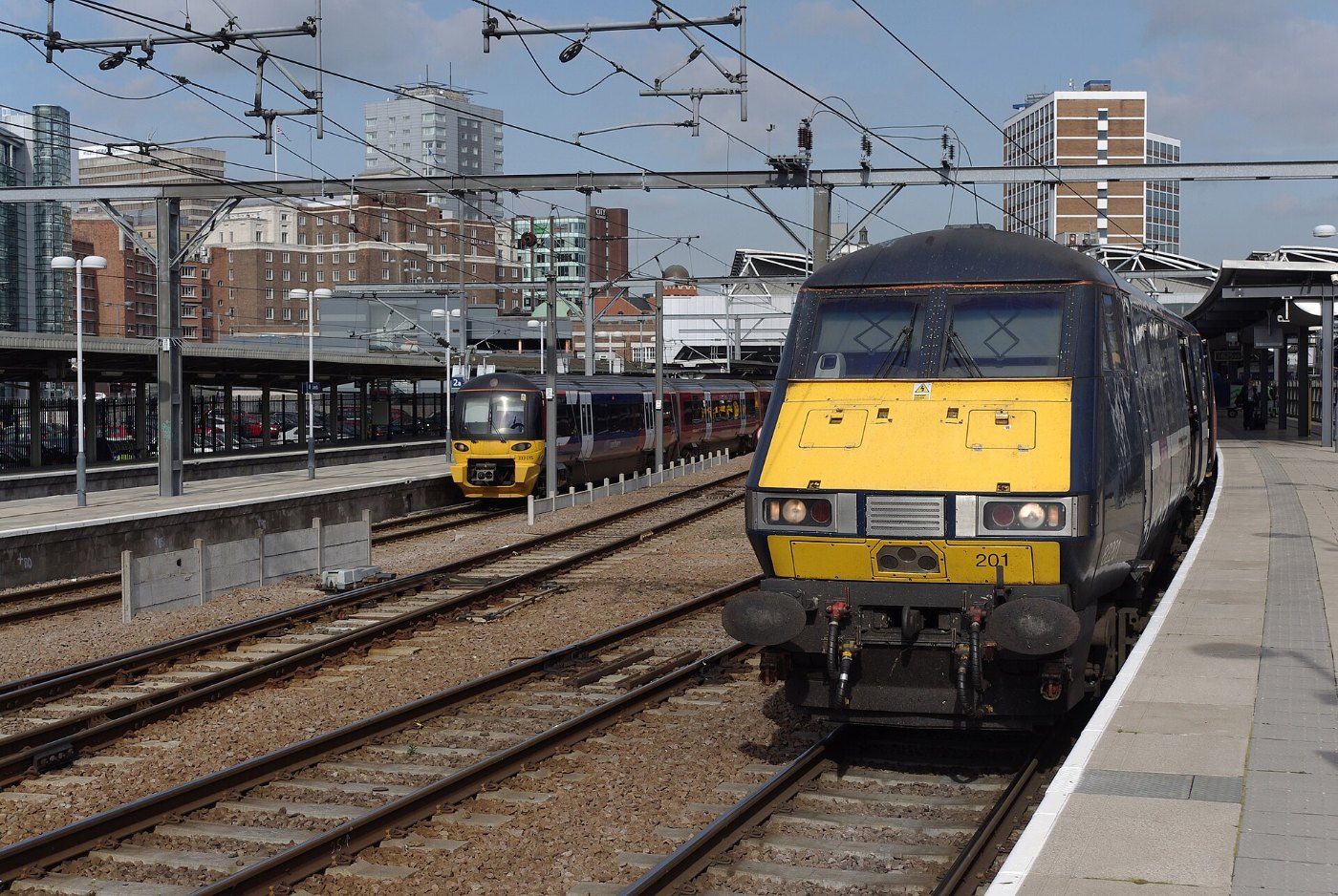 Leeds railway station MMB 28