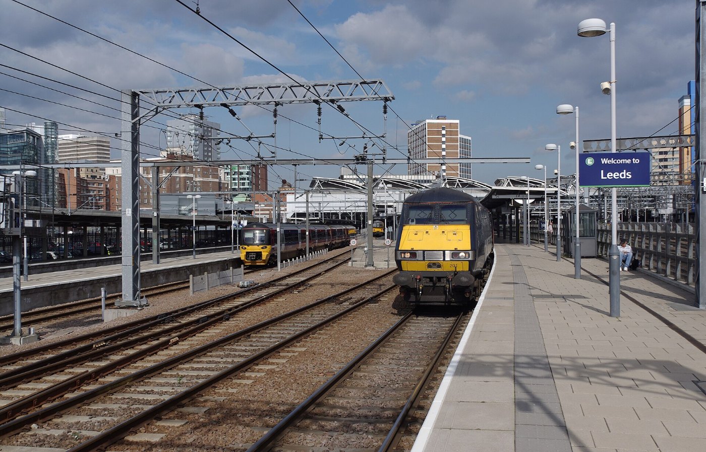 Leeds railway station MMB 30