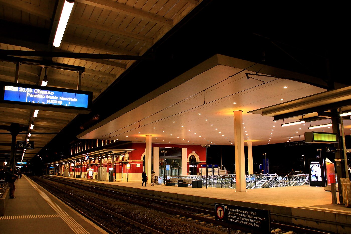 Bahnhof Lugano at night (2018)