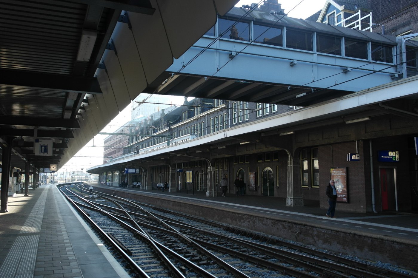 Station Maastricht, passarelle tussen perrons 4 en 5