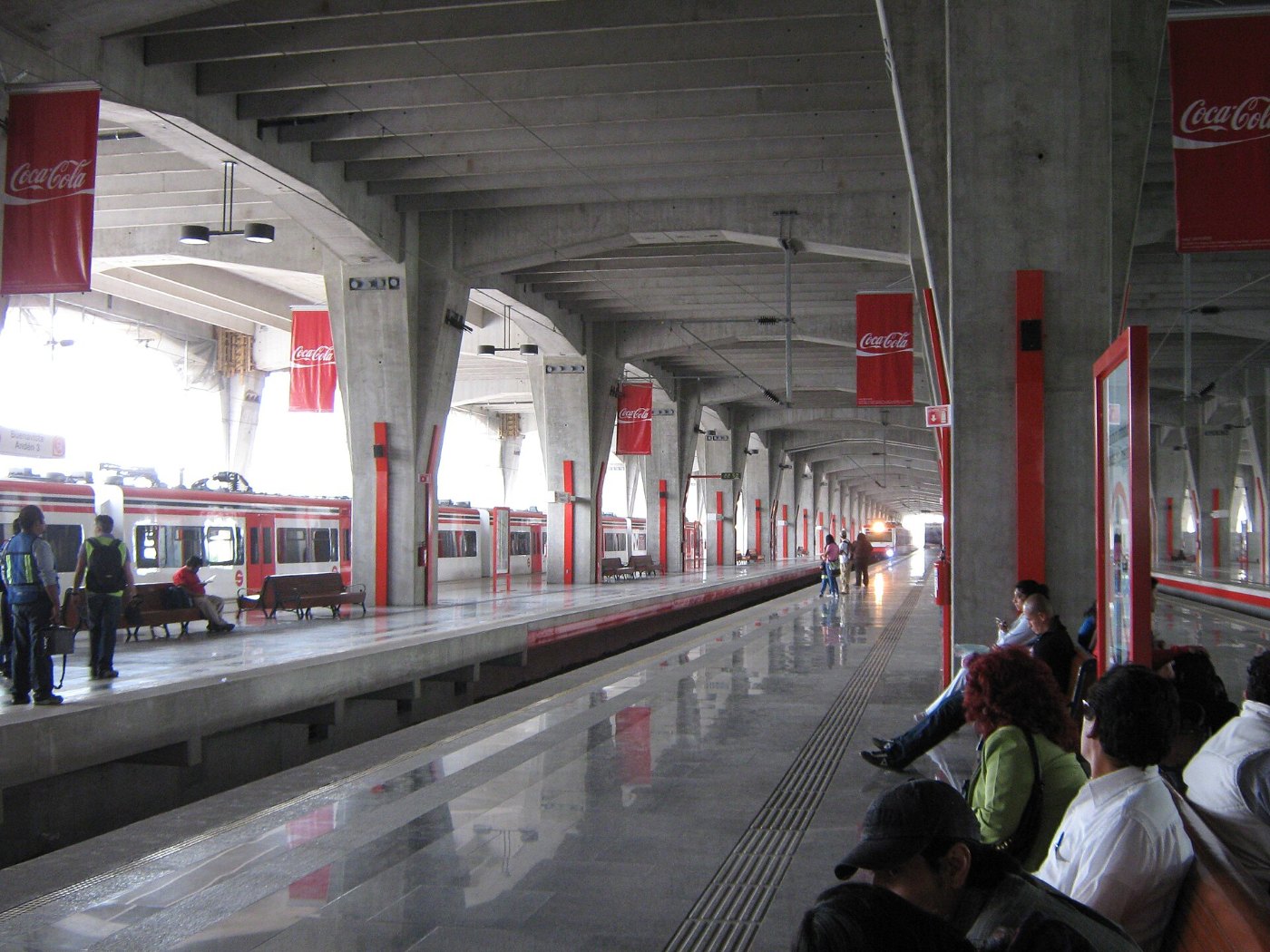 Estacion Buenavista del Ferrocarril Suburbano de la Ciudad de México pan