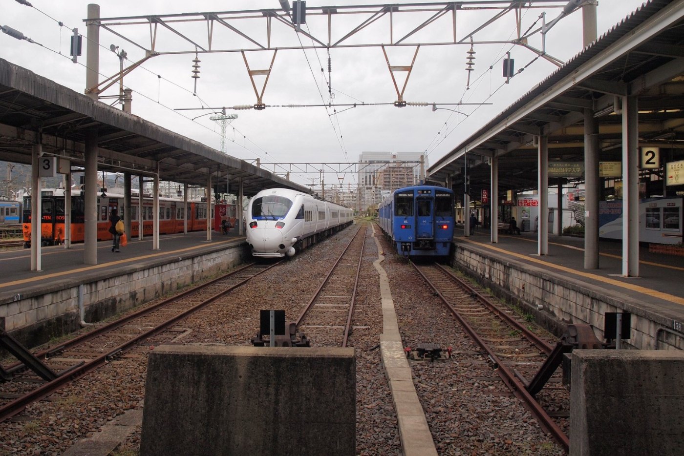 Nagasaki station platform 2010A