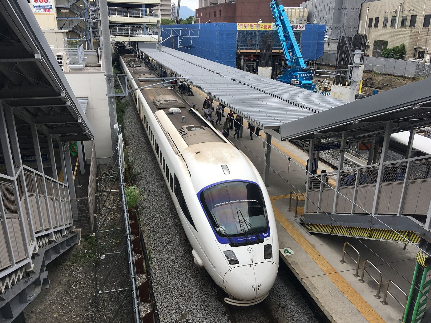 JR Kyushu 885 at Nagasaki Station