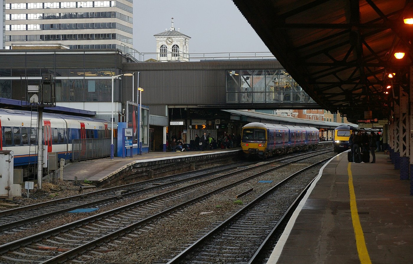 Reading railway station MMB 60 43131