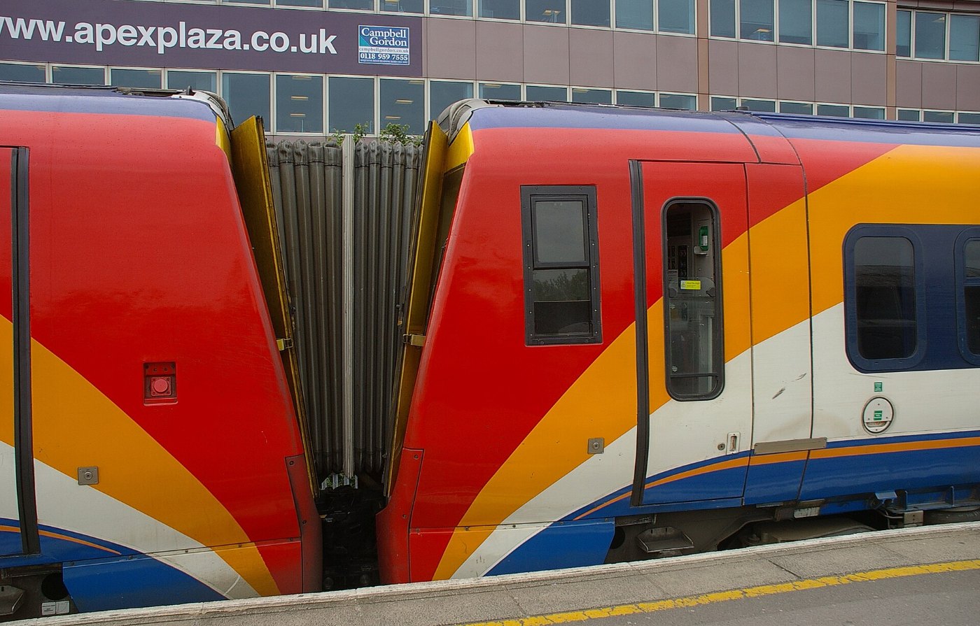 Reading railway station MMB 33