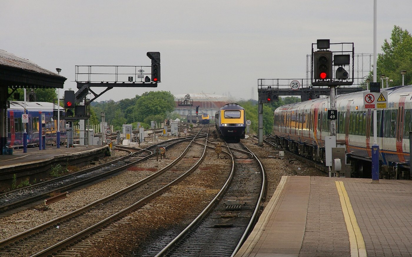 Reading railway station MMB 41 43028 43187