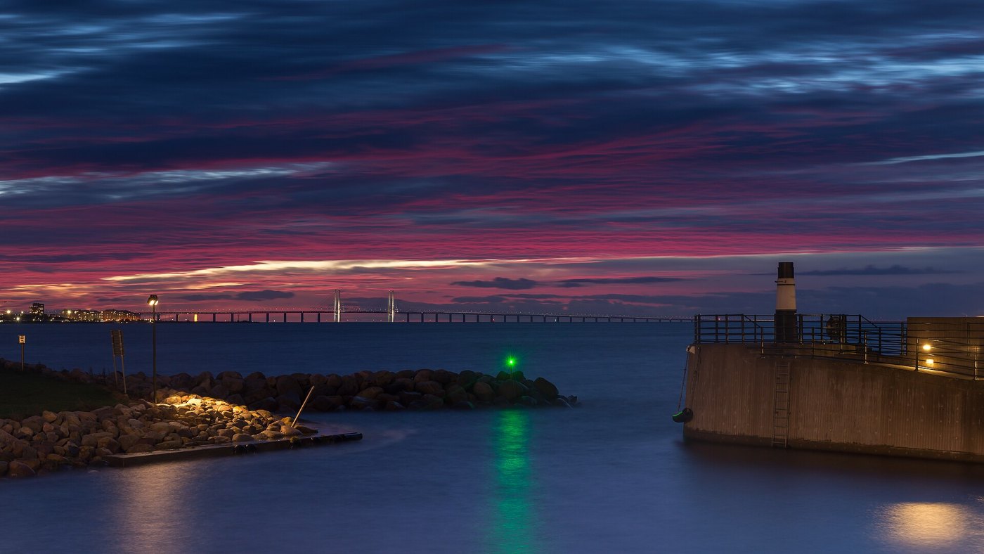 Künstliche Insel zwischen Brücke und Tunnel