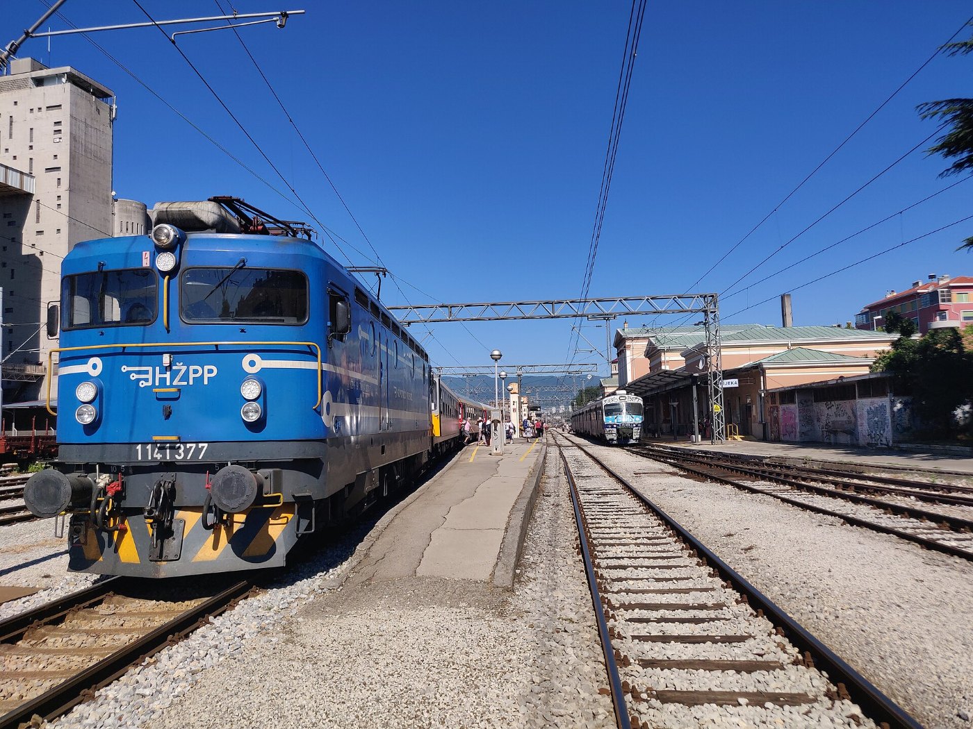 2020 07 05 HŽ 1141 377 at Rijeka train station pulling Regiojet 1047 Pra