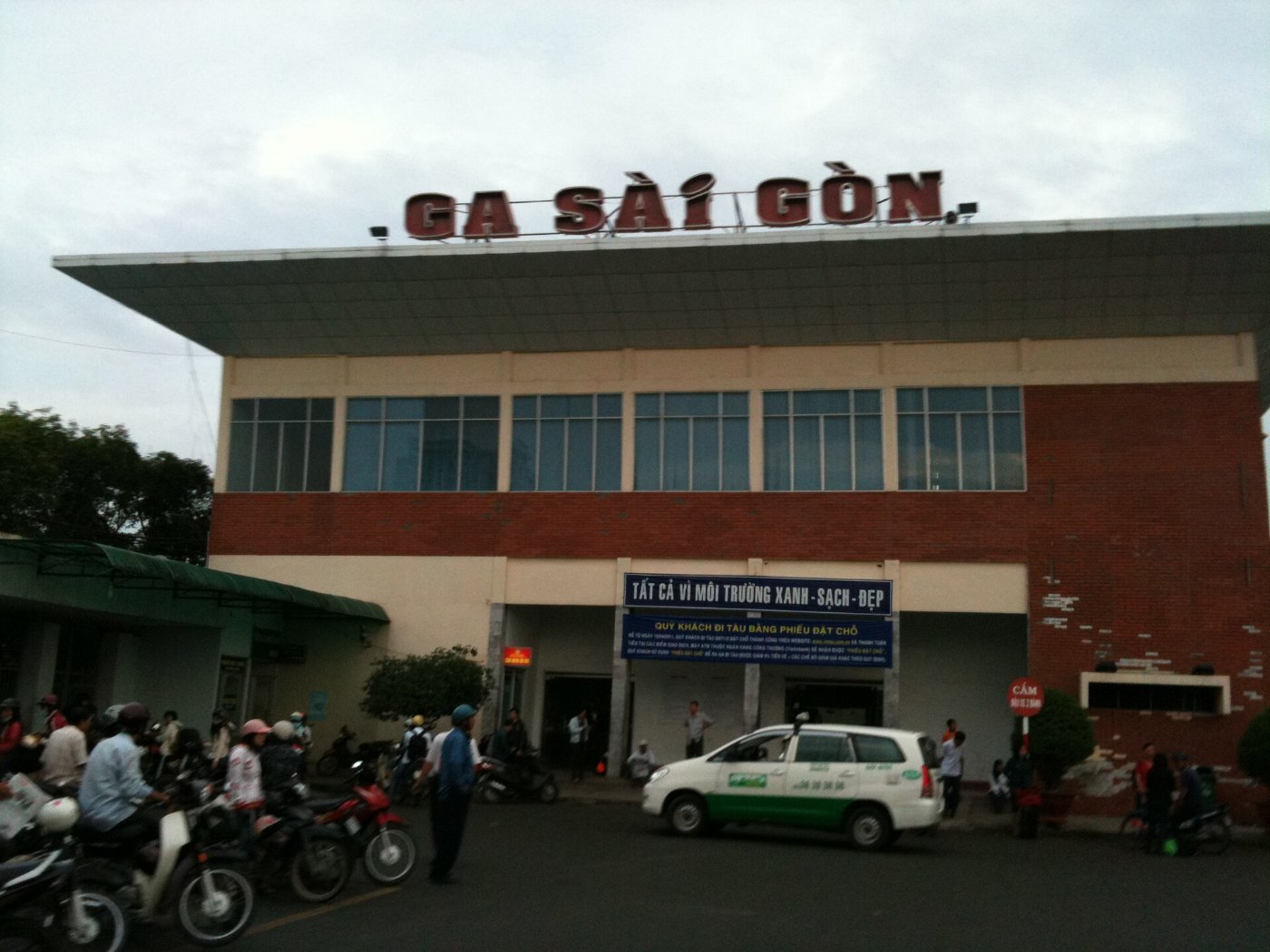Ga Saigon front