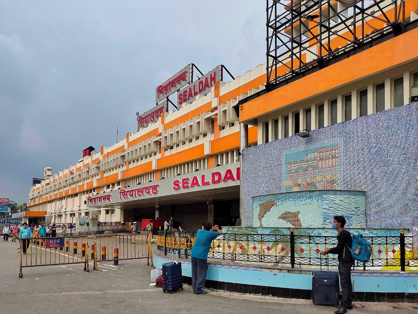 Sealdah Railway Station Outside শিয়ালদহ রেলস্টেশন