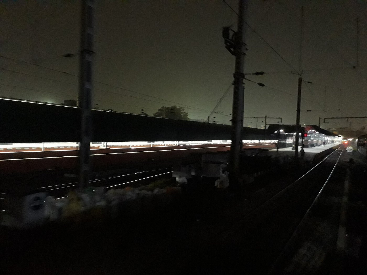 Sealdah railway station at night 04