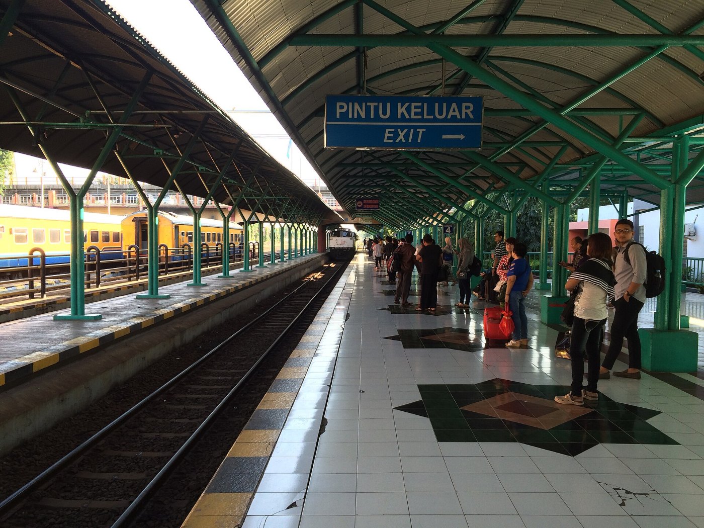 Waiting Train in Stasiun Surabaya Gubeng
