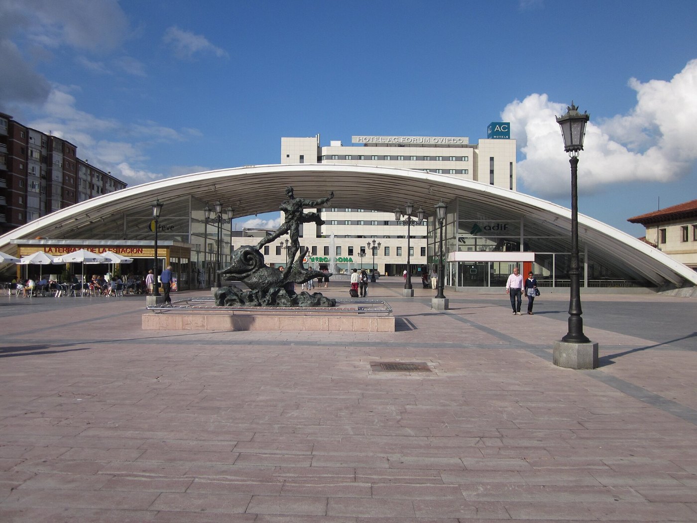 Estacion de Oviedo. Acceso superior