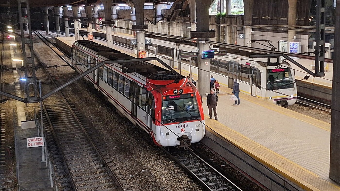 Dos 3600 en la estación de Oviedo en 2025