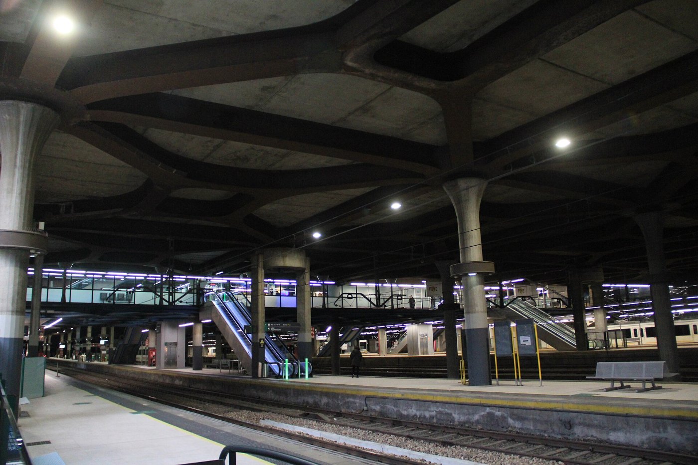 Estacion de Oviedo ⁄ Uvieu (04) RENFE