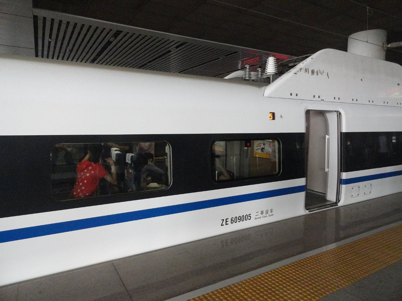 G category high speed train, Xian North Railway Station ()