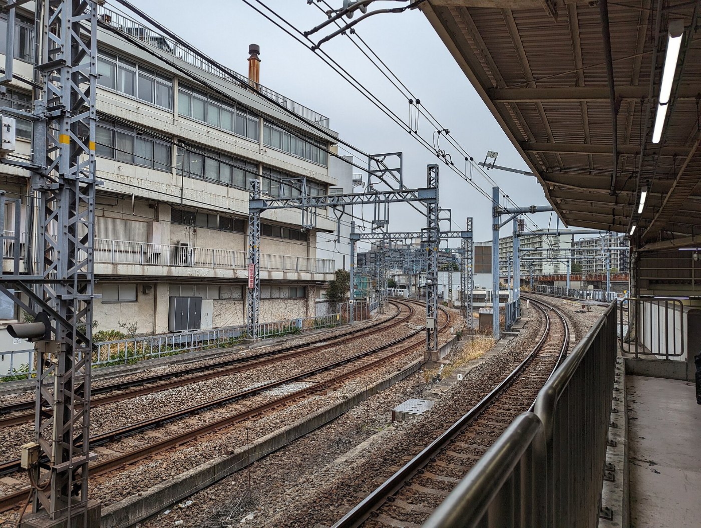 A view from platform 3 4 of Yokohama station, 20 jan 2024 10：52