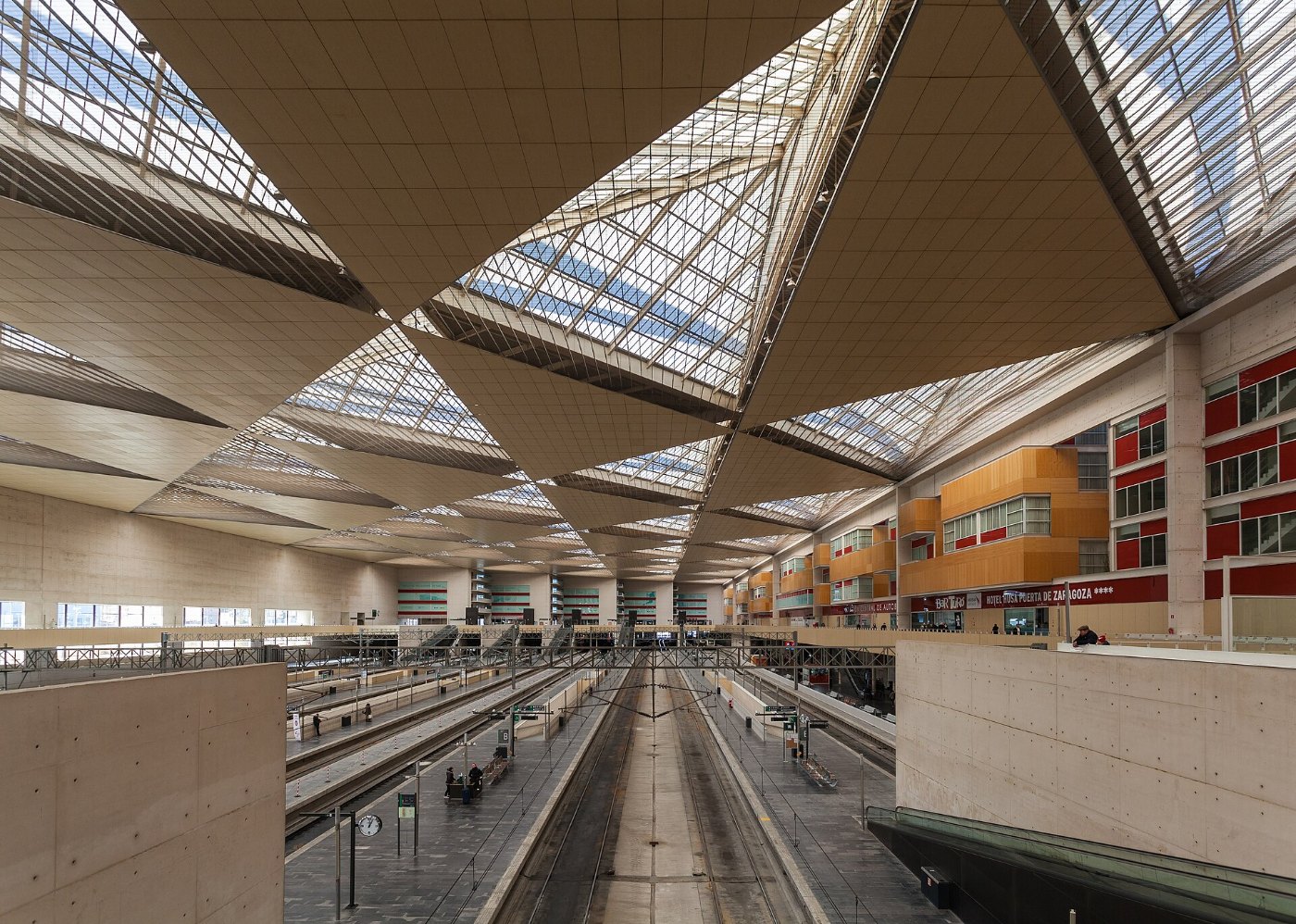 Estación de FF.CC. de Delicias, Zaragoza, España, 2013 12 29, DD 01