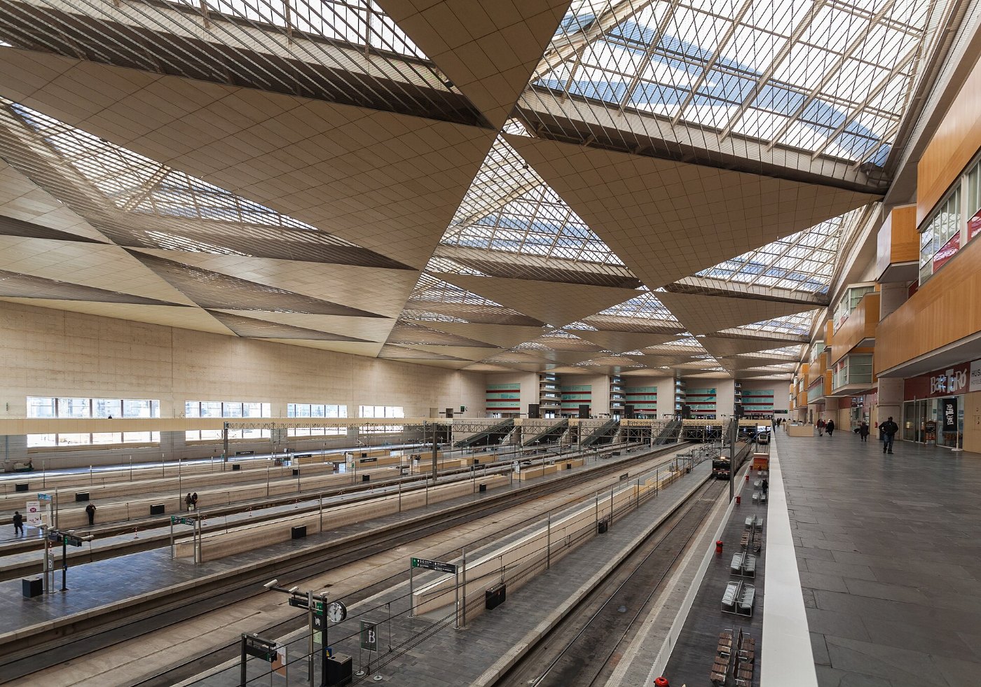 Estación de FF.CC. de Delicias, Zaragoza, España, 2013 12 29, DD 03