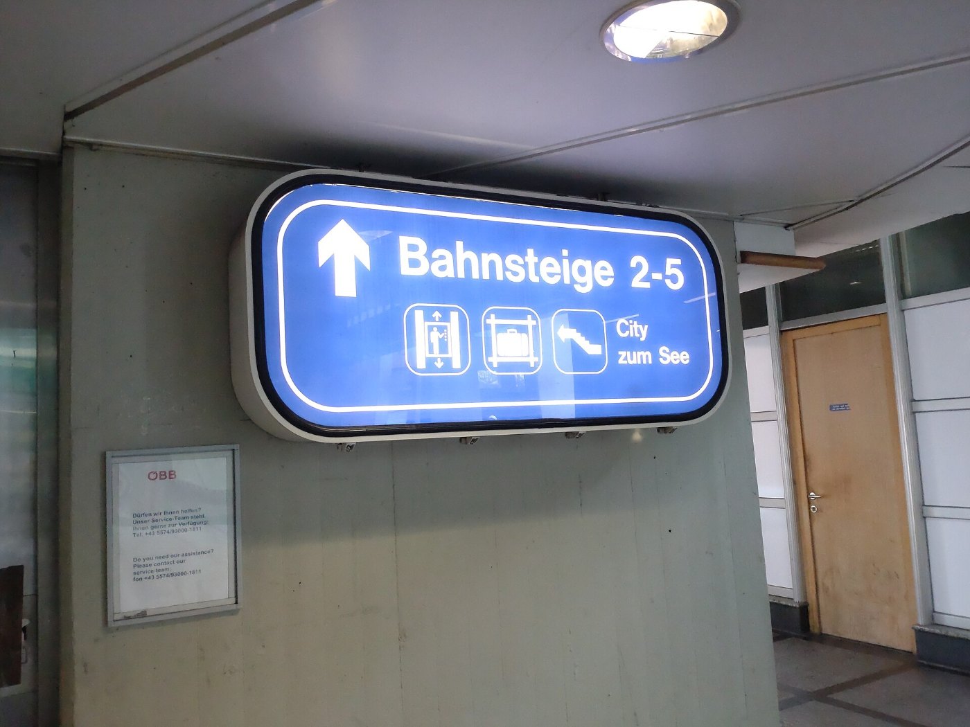 Bahnhof Bregenz Schild Kassenhalle Aufgang 1