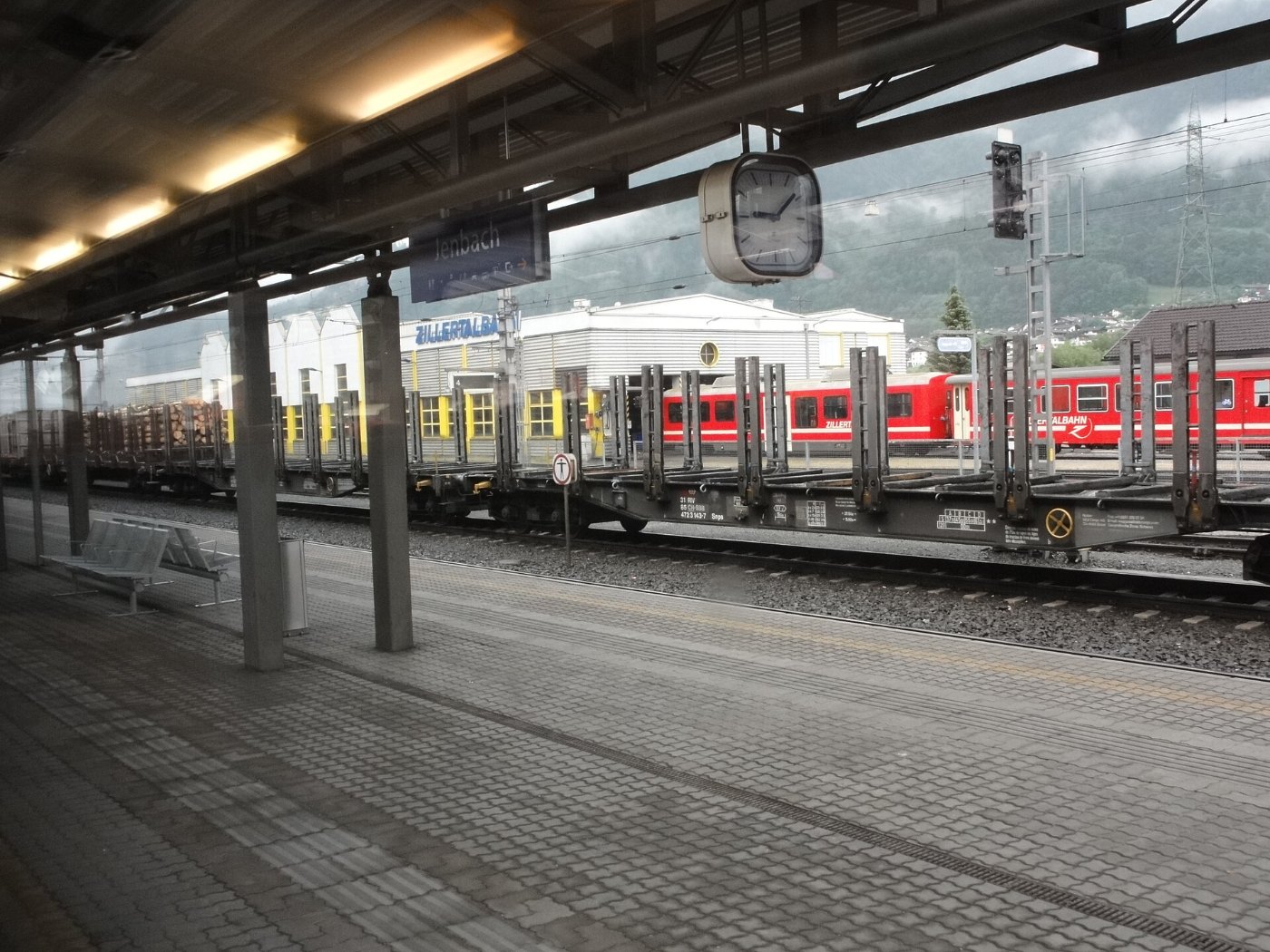 Jenbach Bahnhof Bahnsteige