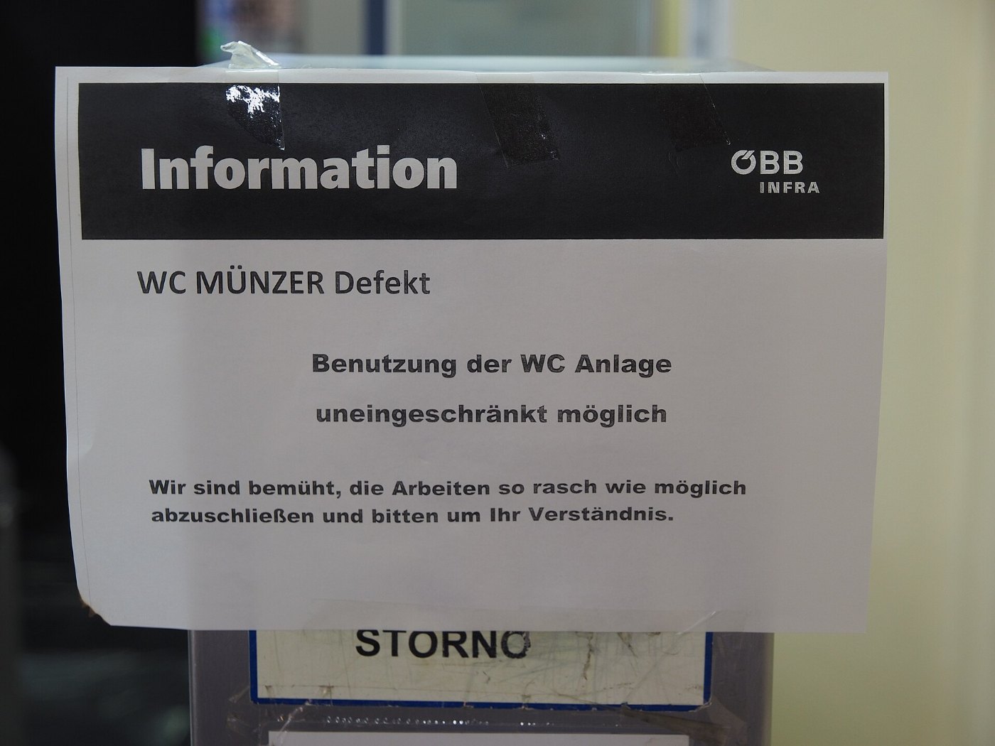 Sign at toilet at Klagenfurt Hauptbahnhof