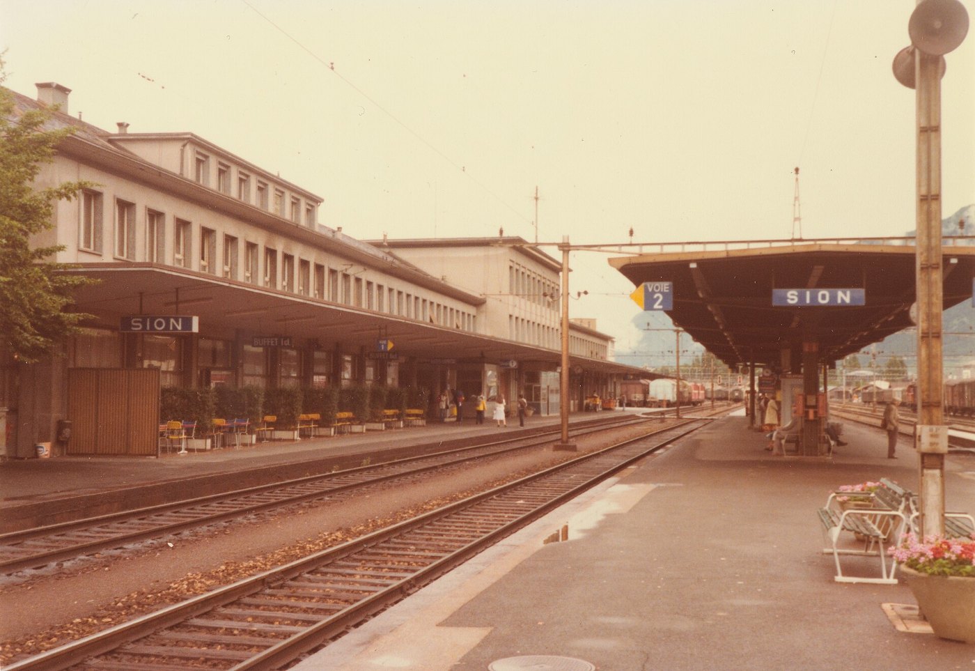 SBB Historic F 122 01006 002 Sion Bahnhofgebaeude Bahnseite