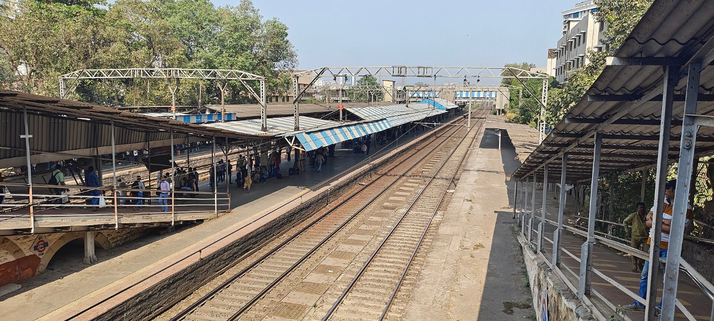 Sion stationː Platforms 3 and 4