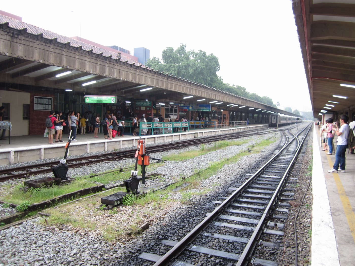 Railway platforms and lines at the Tanjong Pagar Railway Station (1)