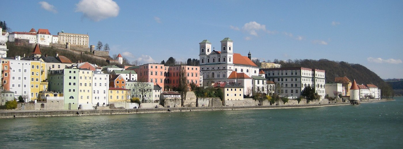 Die Innpromenade in der Passauer Altstadt