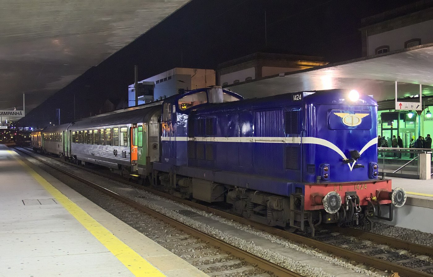 CP 1424 a Porto Campanhã a punt de sortir cap a Valença do Minho amb un