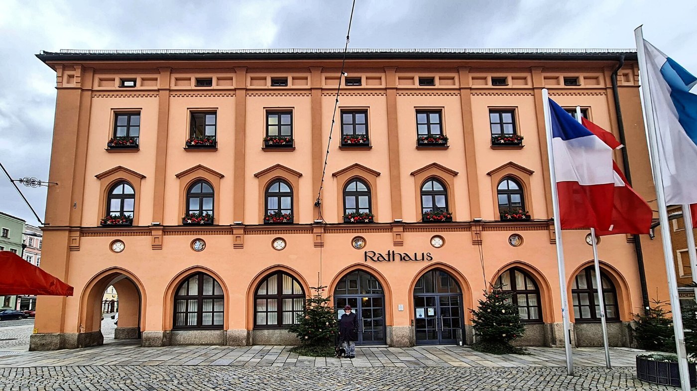 Die Westseite des Rathauses von Pfarrkirchen