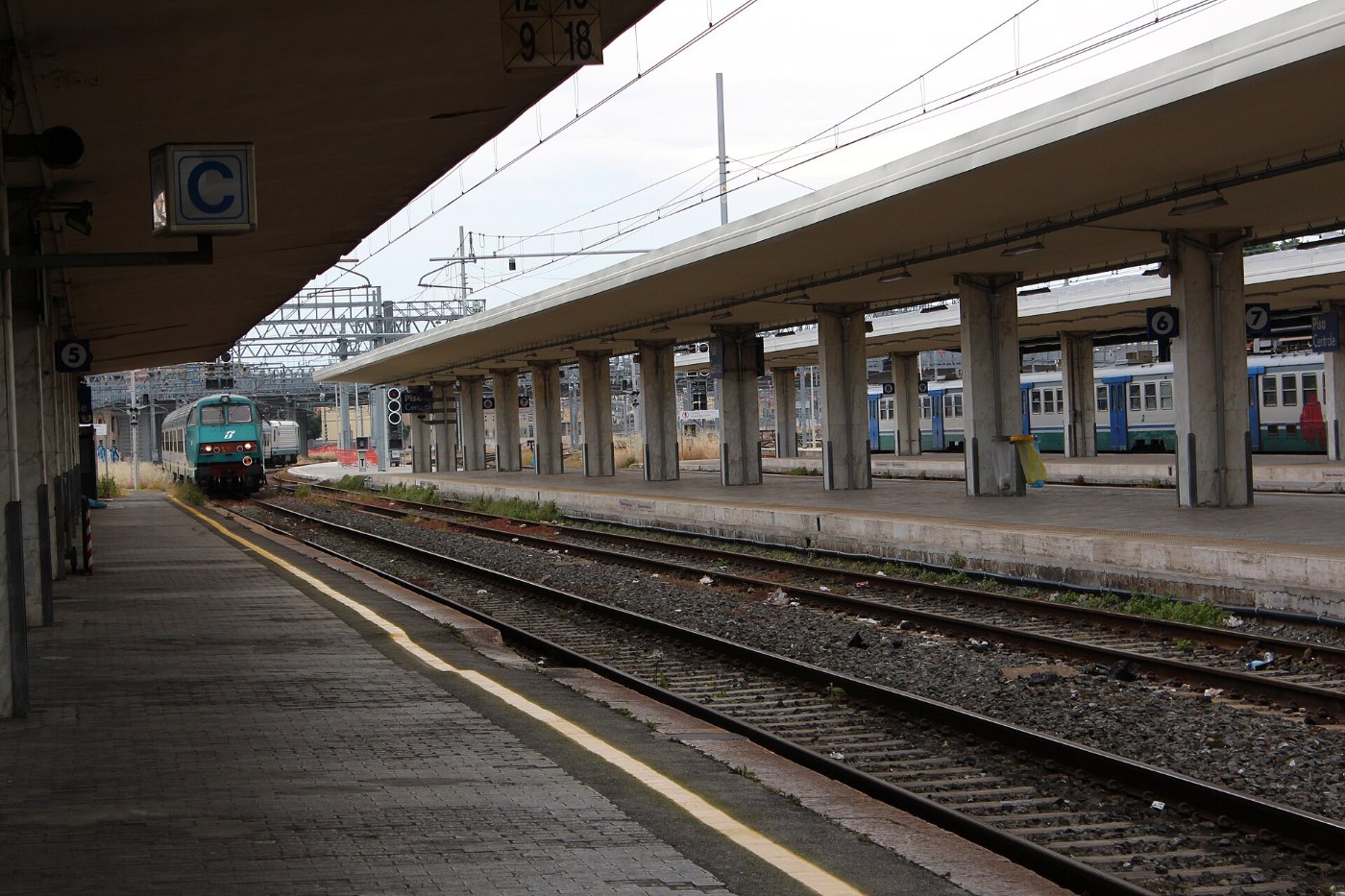 Pisa Centrale station, May 2013 (05)