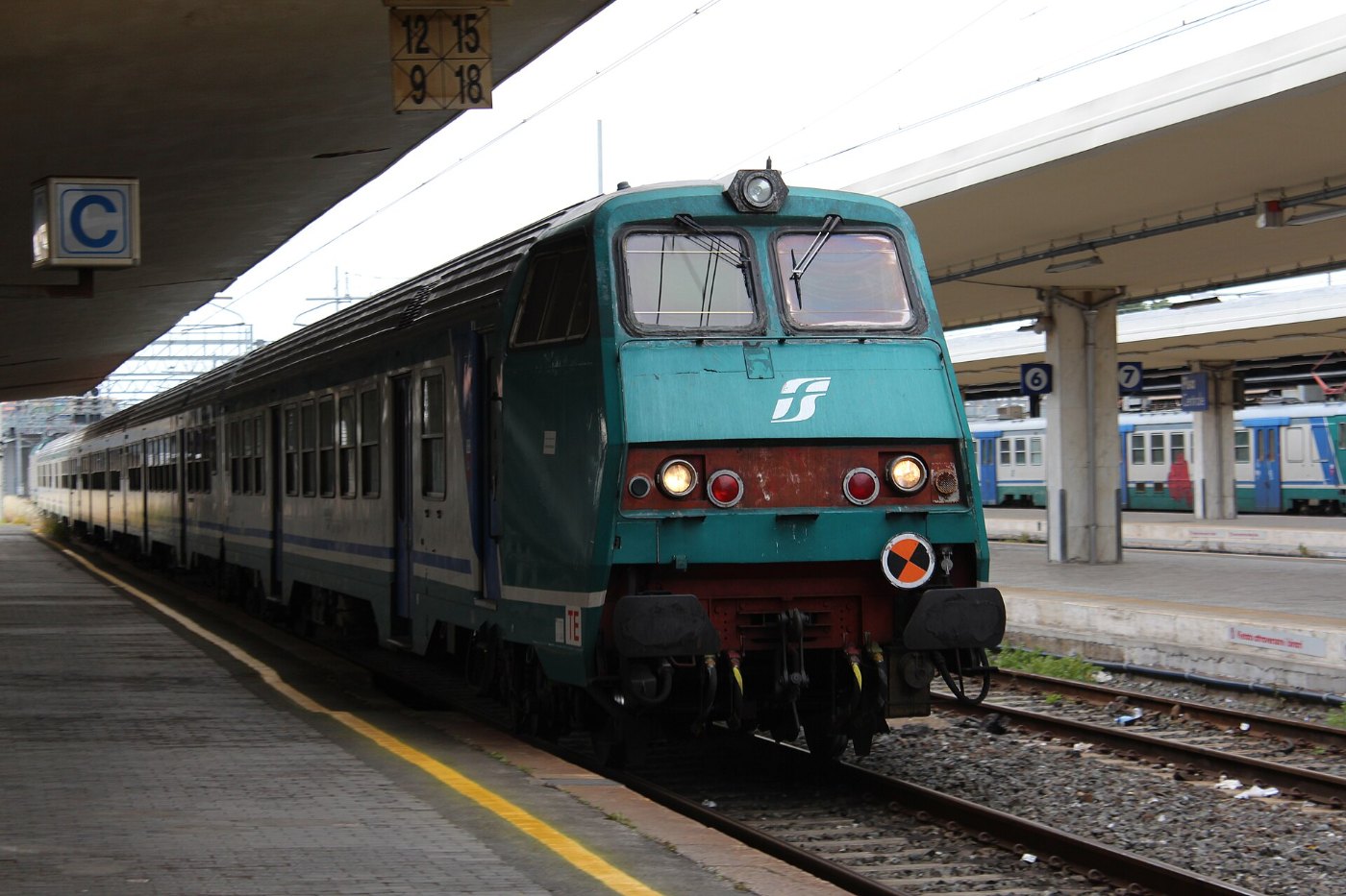 Pisa Centrale station, May 2013 (06)