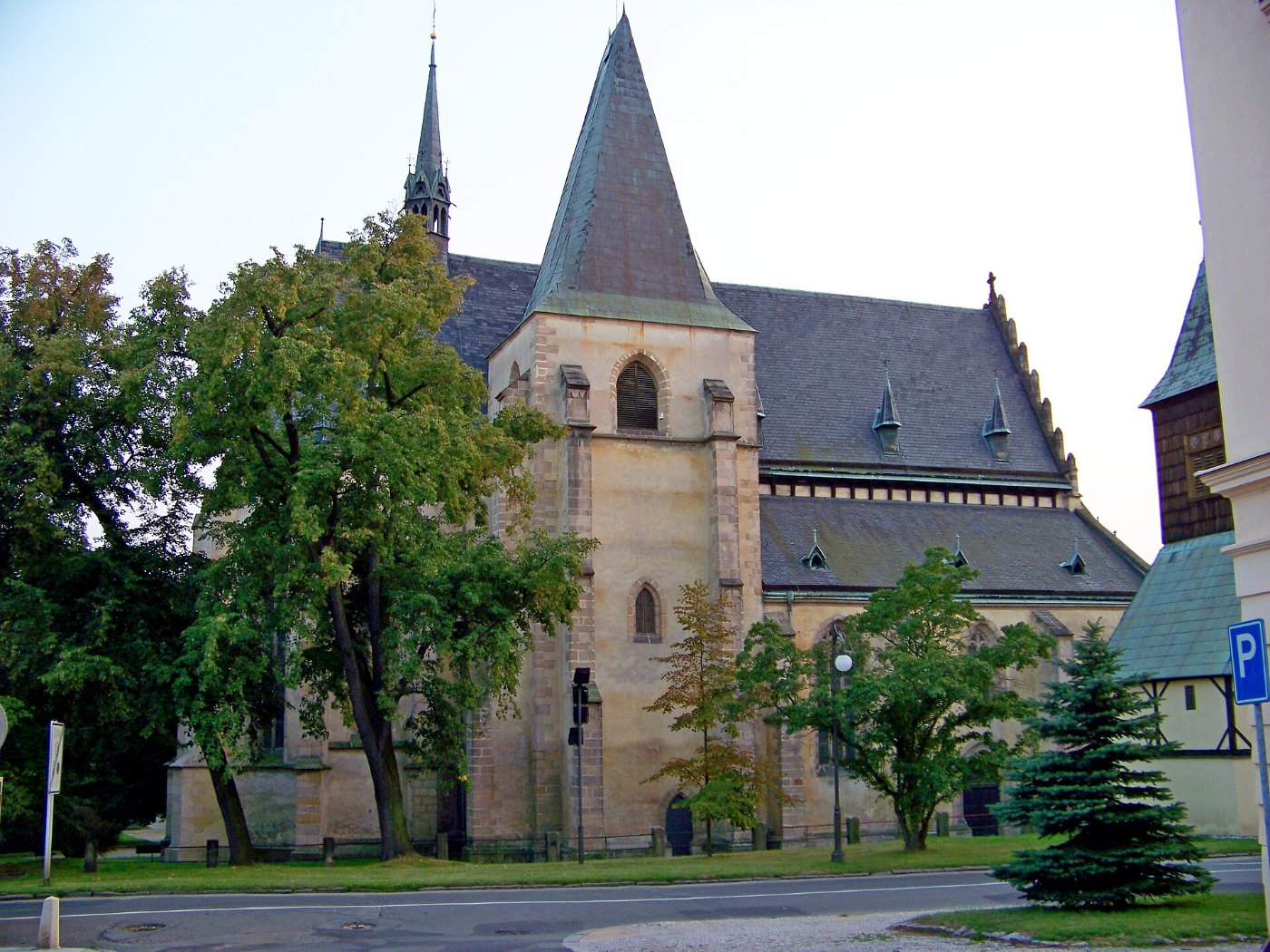 Rakovník, kostel svatého Bartoloměje, z ulice V Hradbách