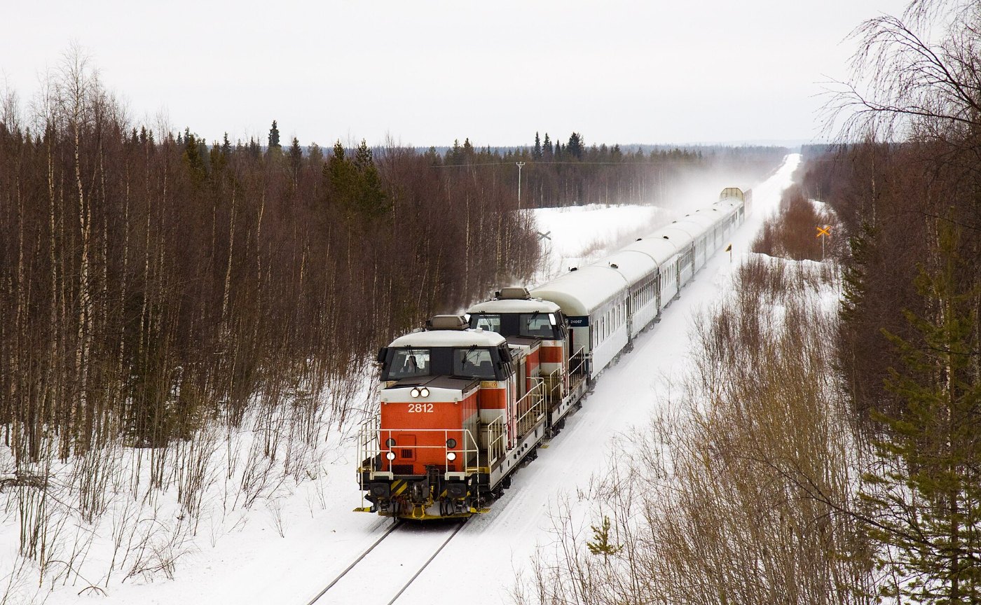 VR Yhtymä Dr16 night train near Kolari