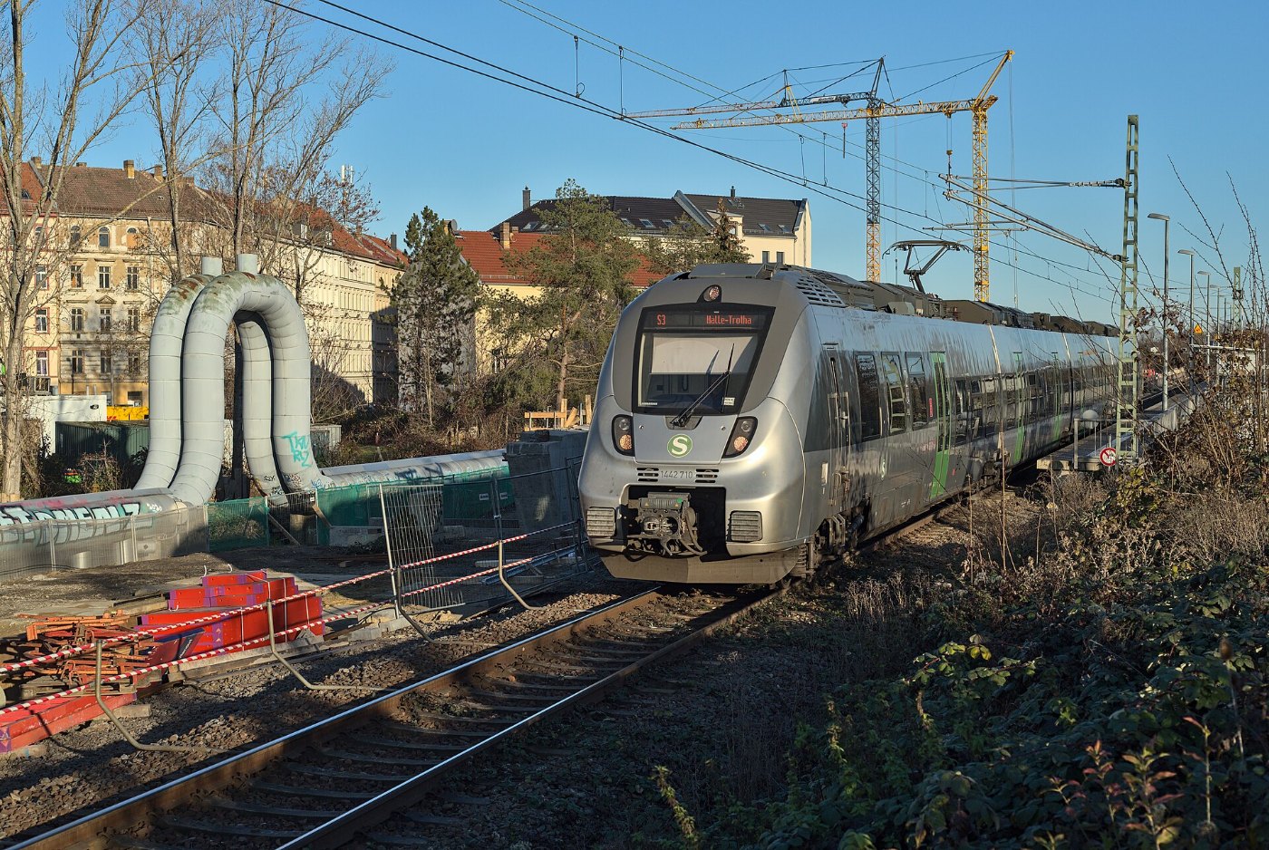 Ausfahrt S3 aus dem Haltepunkt Anger Crottendorf