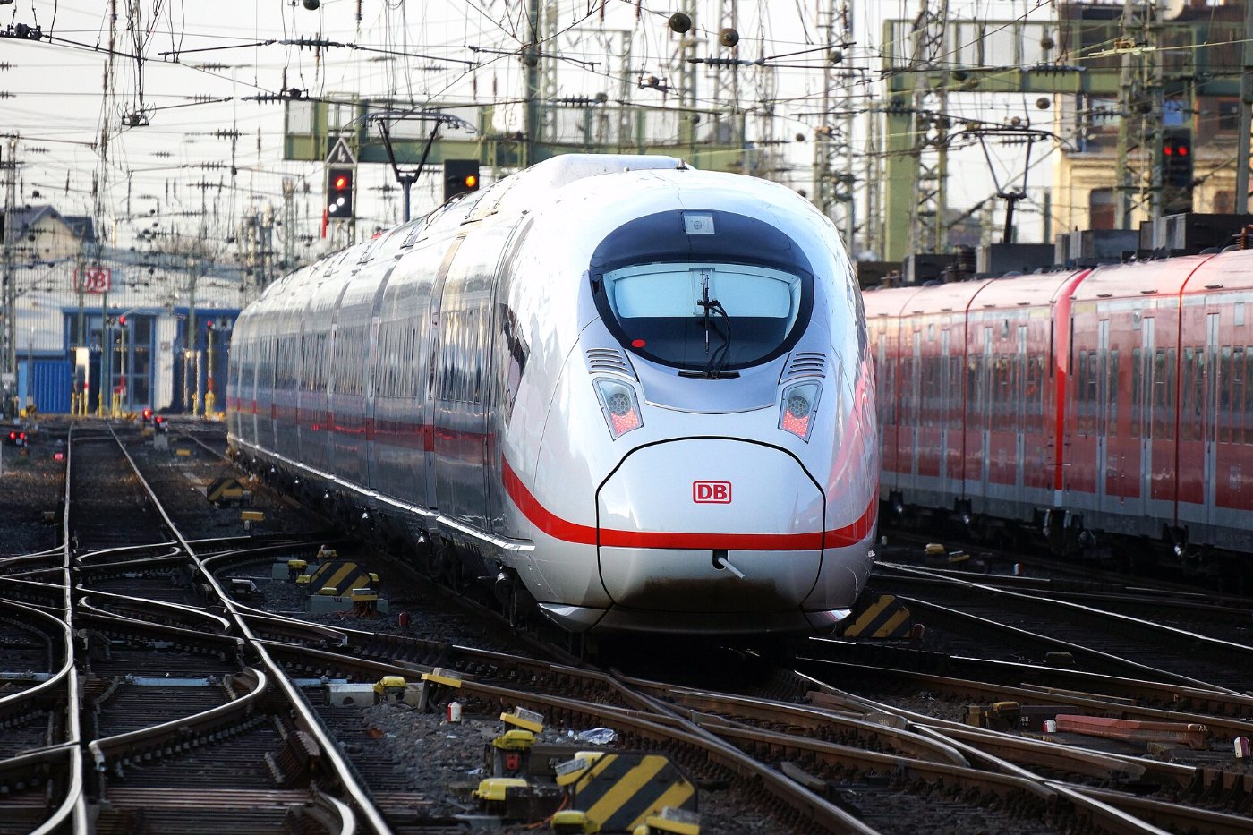 ICE Velaro D Köln Hauptbahnhof 2015 12 17 02