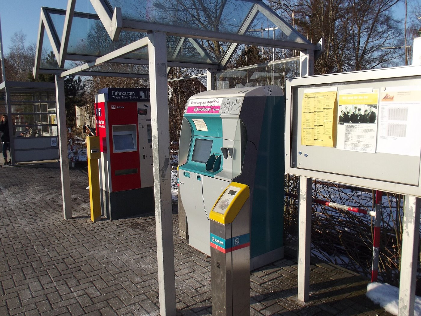 Weener station met ticket machines