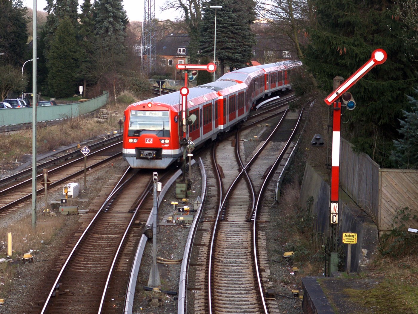 S-Bahn-Zug der Hamburger S-Bahn an einem Bahnsteig