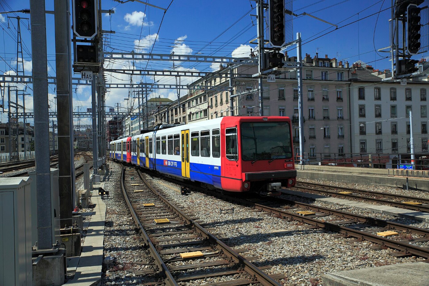 Bahnsteig im Bahnhof Genf