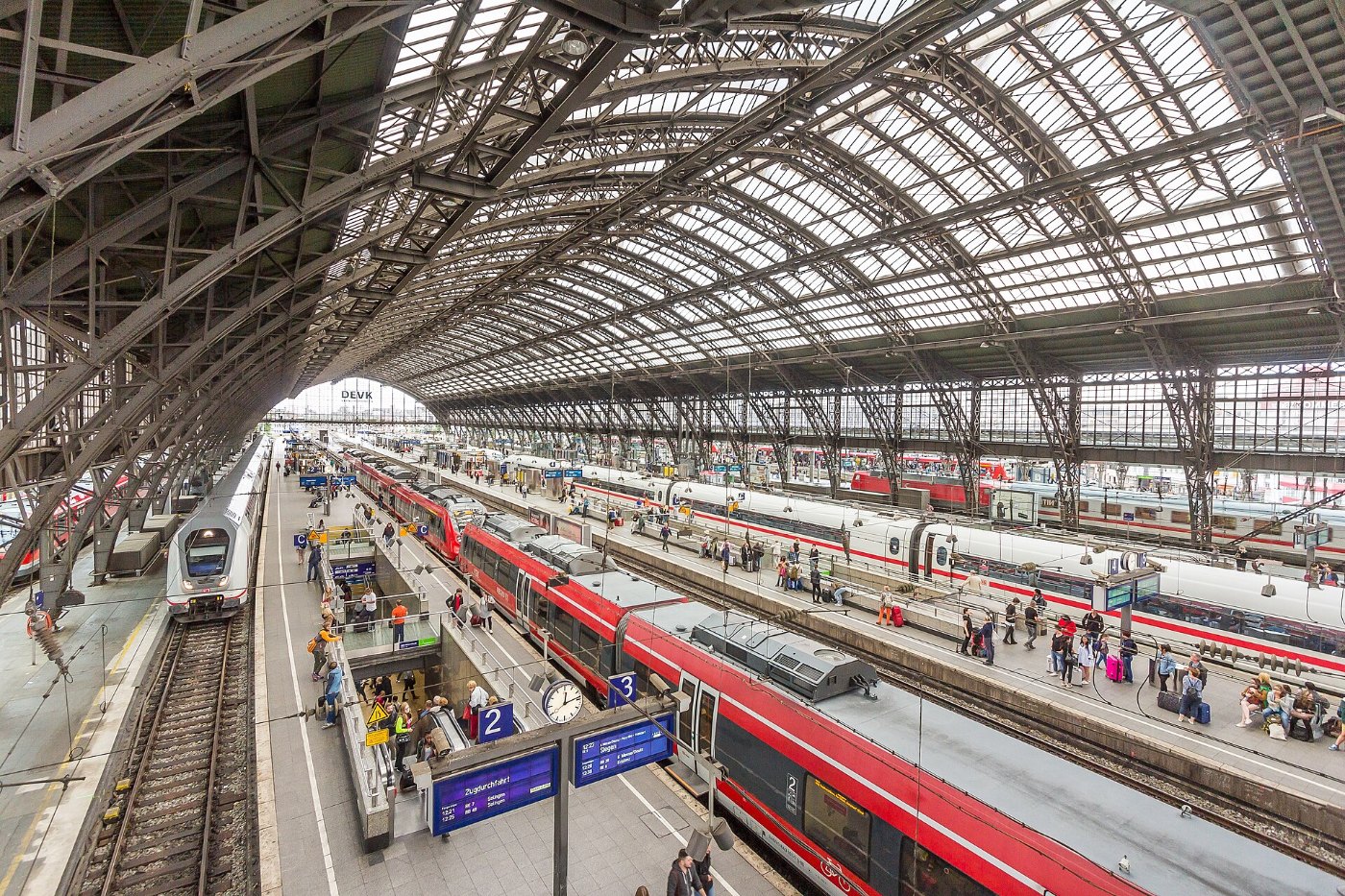 Köln Hauptbahnhof Bahnsteighalle 8307