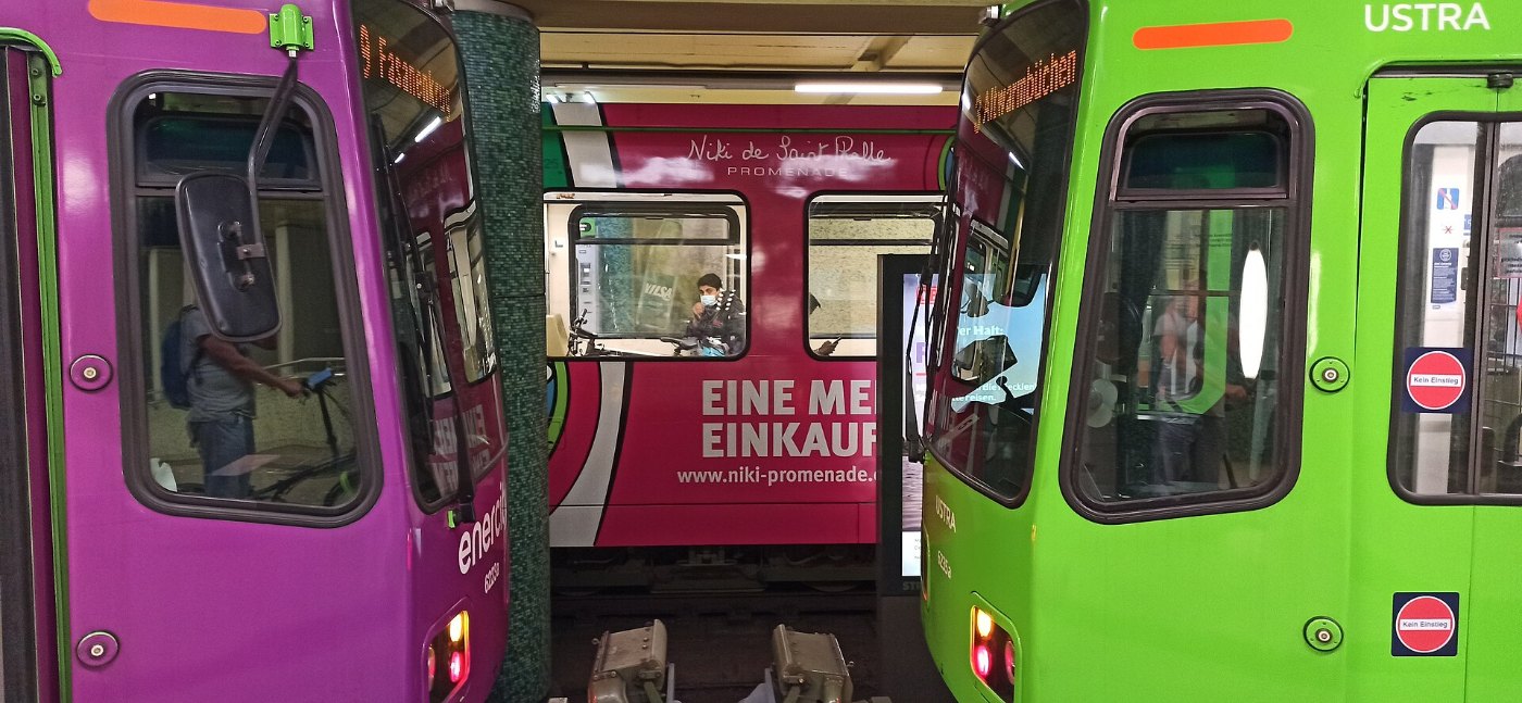 Blick auf mehrere Gleise an einem Knotenbahnhof