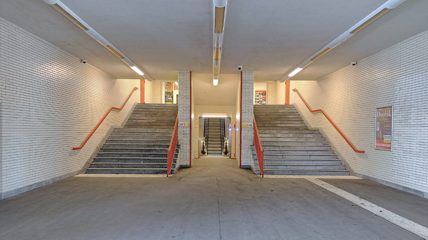 Berlin U2 U Bahnhof Ruhleben Empfangshalle Treppenaufgänge
